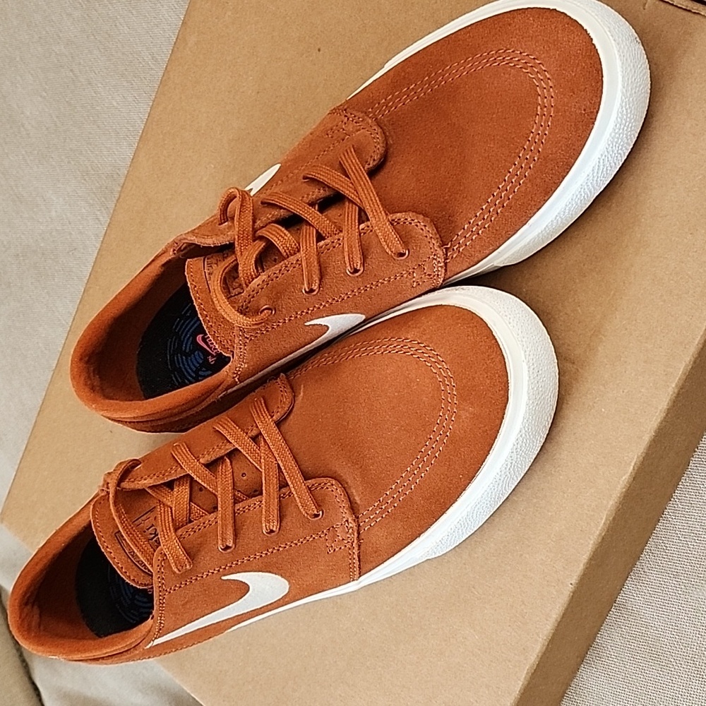 Nike Air Zoom premium skater shoe, size 9.5 men's, burnt orange